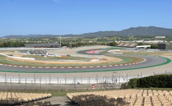 Wide picture of a Formula One racing track