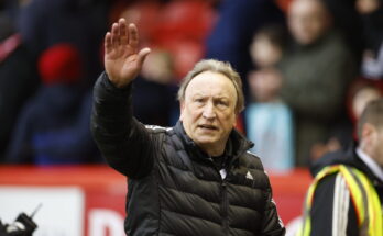 Neil Warnock waving to Aberdeen Fans