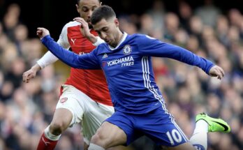 Eden Hazard running with the ball against Arsenal.