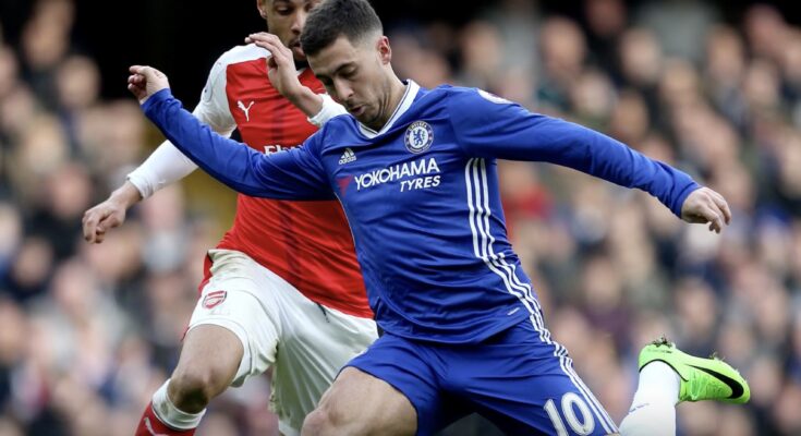 Eden Hazard running with the ball against Arsenal.