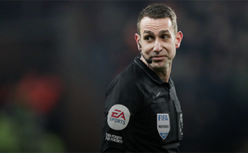 David Coote refereeing a Premier League match