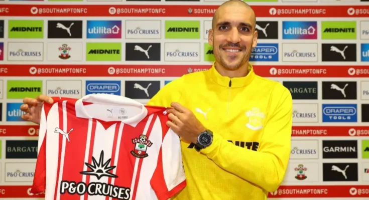 Southampton player Oriol Romeu holds up Southampton shirt