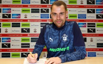 New Southampton manager Tonda Eckert puts pen to paper