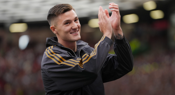 Benjamin Sesko being welcomed as a Manchester United player.