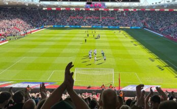 Southampton fans clapping players at St Mary's