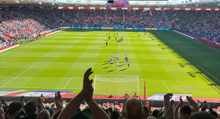 Southampton fans clapping players at St Mary's